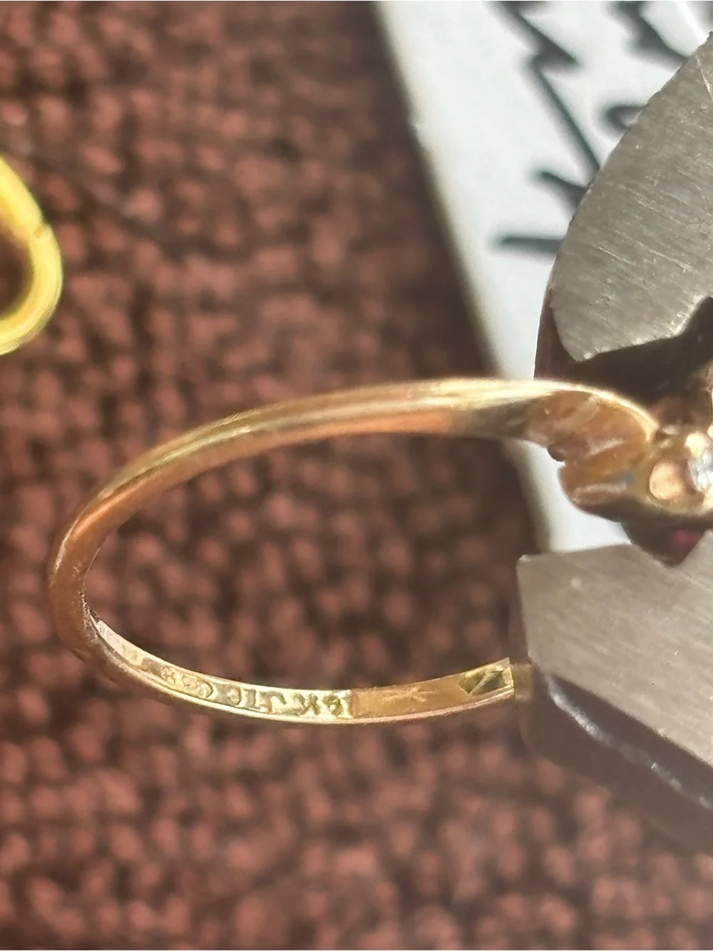 N/A elegant gold